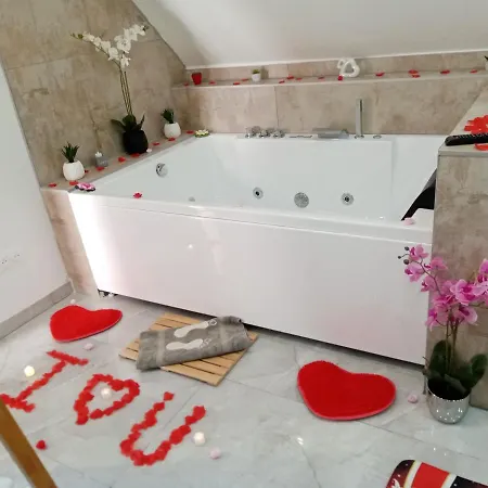 Apartmán Jacuzzi Au Centre *